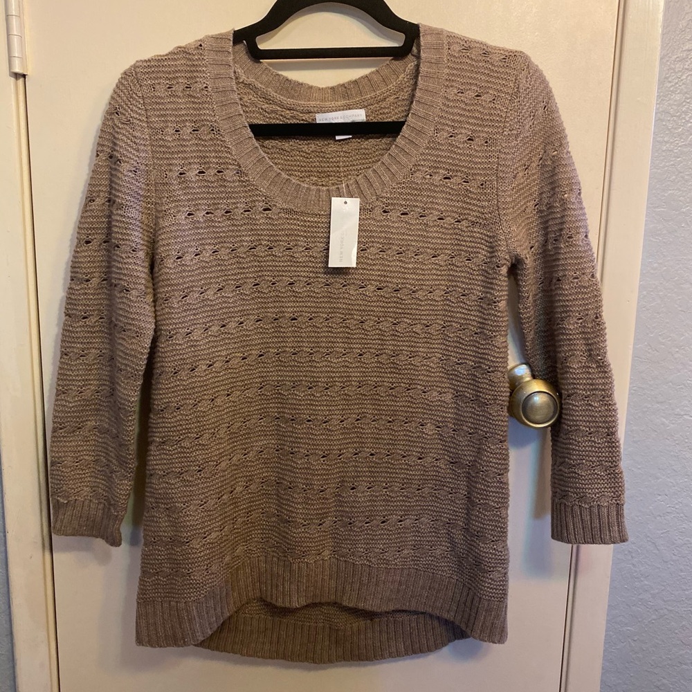 New York & Company knit sweater. 🌺 3/$20